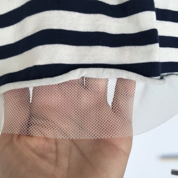 Pretty top with net layered detail - Picture 3 of 4